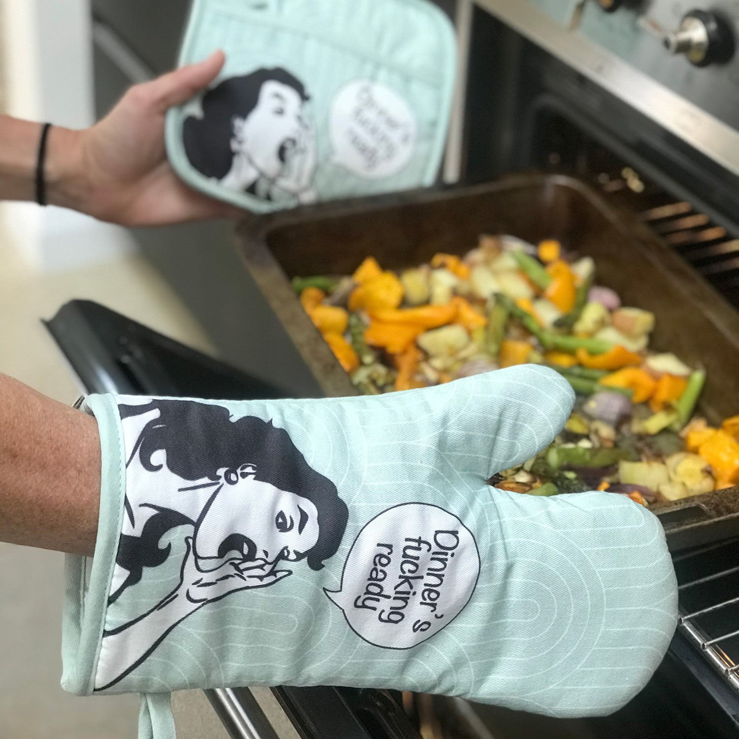 Mr.Good Lookin' is Cookin'，Oven Mitts and Pot Holders Sets of 2，Funny Oven  Mitt，Birthday Gifts for Men,Great Birthday Gifts for Dad Boyfriend